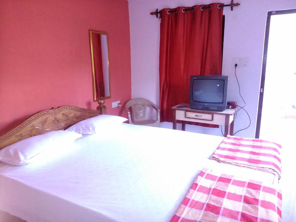 La Blanche Guest House Калангуте Стая снимка