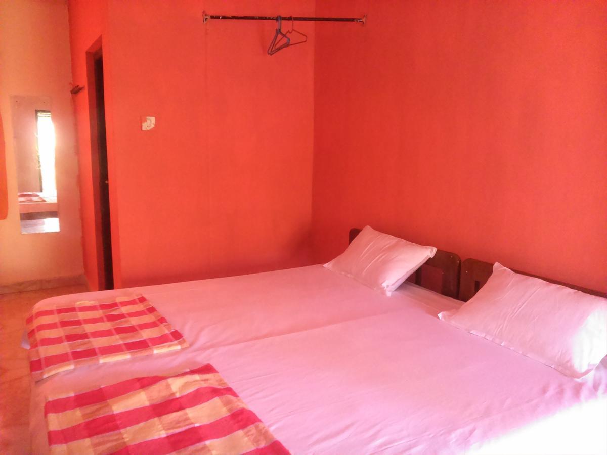 La Blanche Guest House Калангуте Стая снимка